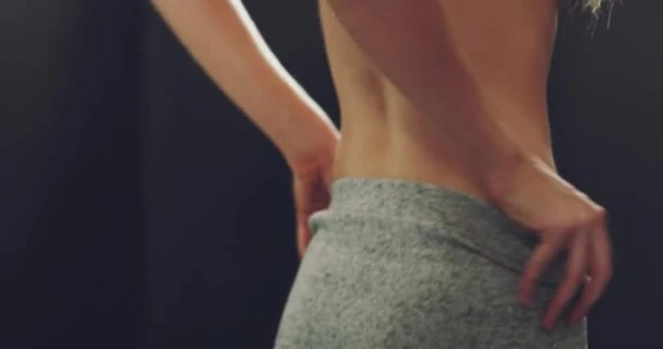 Sexy fitness girl adjusting gym shorts — Adult Gym Encounter erotic fantasy